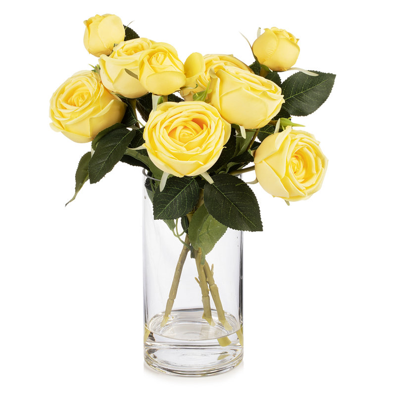 Fleurs artificielles en soie rose dans un vase en verre transparent avec de l'eau artificielle, Jaune