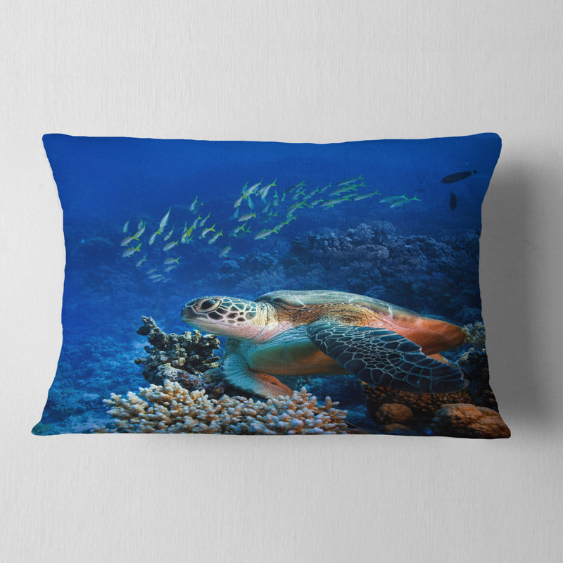 Grande tortue de mer sous l'eau - coussin à imprimé animal