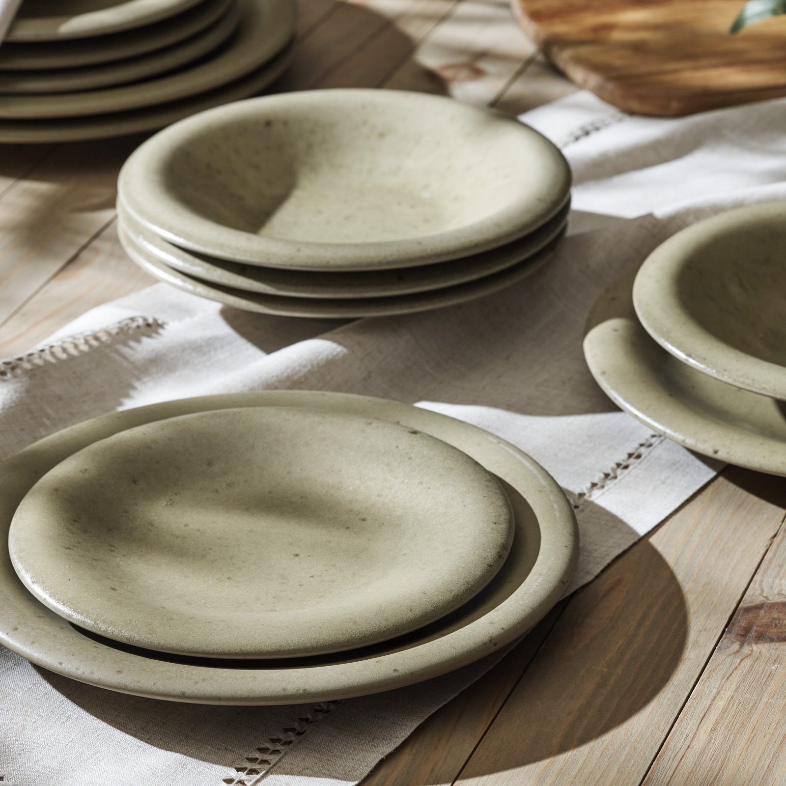 Aro Stoneware Dinnerware Set, Green