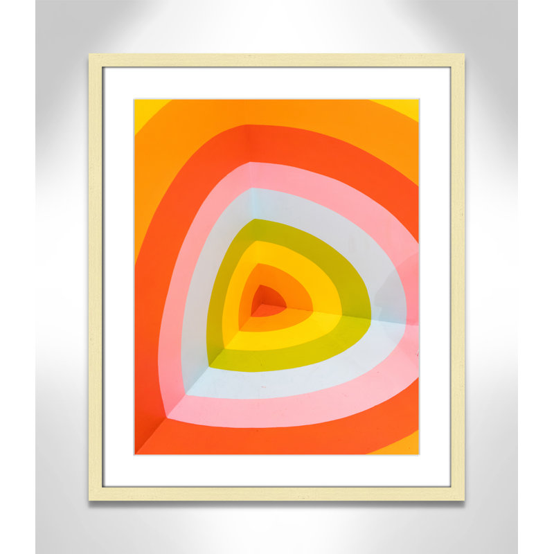Imprimé Sherbet Bullseye par Jason Leung, H 25,5 po x l 21,5 po x P 1,25 po, Cadre photo doré simple, Oui
