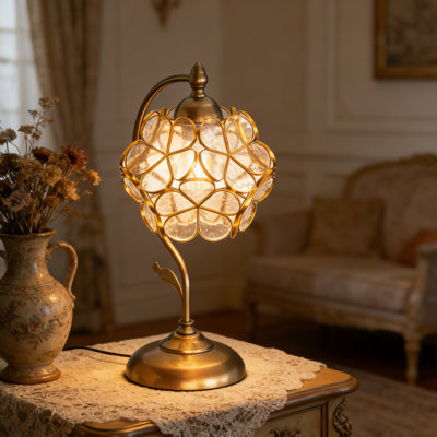 Lampe de table 16,5 po (H) en métal avec abat-jour en verre trèfle, style Tiffany