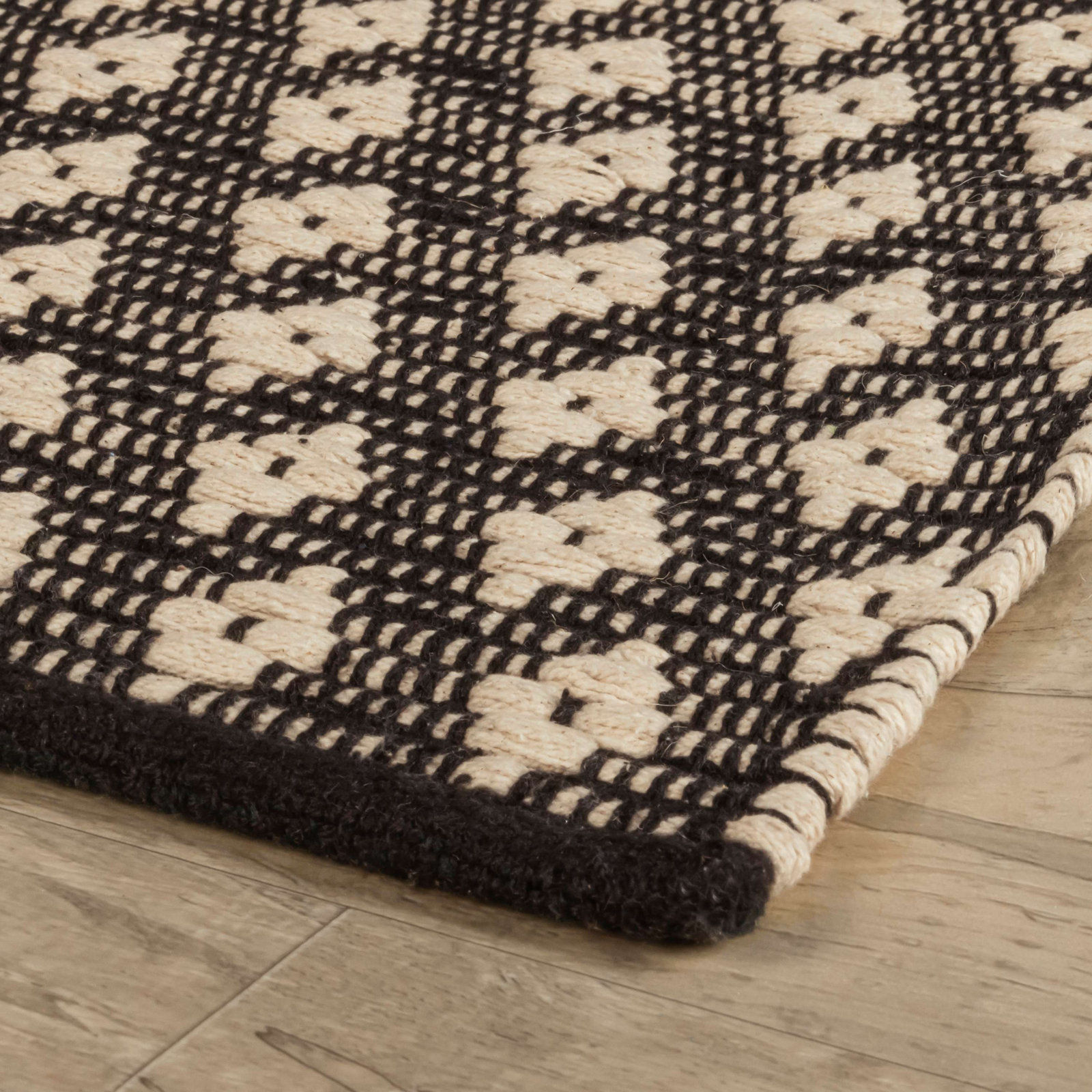 Dainty Diamond Black/Ivory Handwoven Cotton Rug, Rectangle 6' x 9'