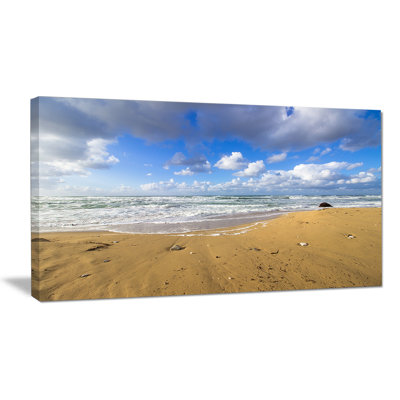 Reproduction de photo sur toile tendue, "sea beach on cloudy winter day" , reproduction de photo sur toile tendue