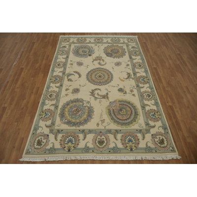 Élégance intemporelle: tapis traditionnel 6 x 10