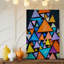 La toile crée un motif abstrait vibrant avec un tableau de triangles d'art mural colorés dans différentes tailles disposées dans un art mural dynamique sur toile-1299496669
