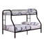 Lit simple superposé au dessus d'un lit double en métal de style contemporain avec échelle en angle-768988522