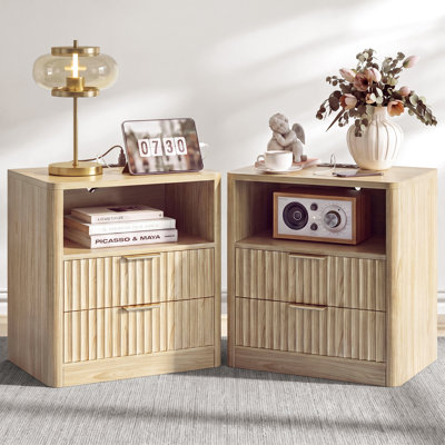 Ensemble de 2 tables de chevet cannelées, avec 2 tiroirs et une tablette ouverte, en bois, avec station de recharge intégrée, 61 cm (H) x 56 cm (L) x 40 cm (P)