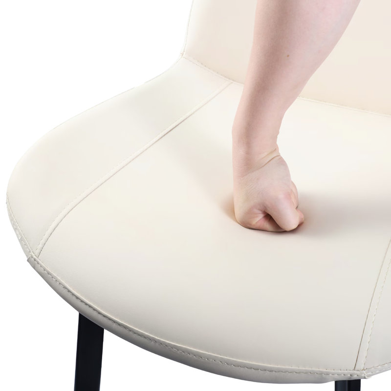 Chaises de salle à manger modernes en similicuir beige, pieds en métal, ensemble de 4, rembourrage épais, dossier rigide, montage rapide et facile.