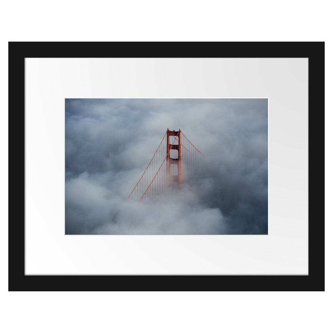 Gerahmtes Poster Golden Gate Bridge über den Wolken