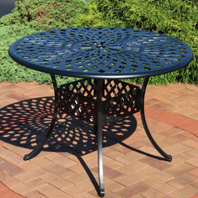 Round Metal Outdoor Dining Table