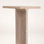 Table de bout à piédestal en marbre beige 22 po
