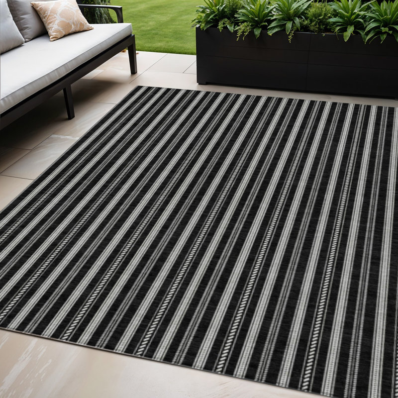Tapis intérieur lavable rayé noir 5 pi x 8 pi