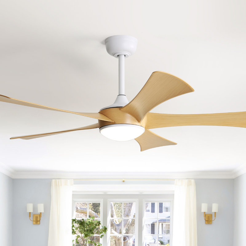 Ventilateur de plafond 5 pales 52 po Whisper, Bois clair