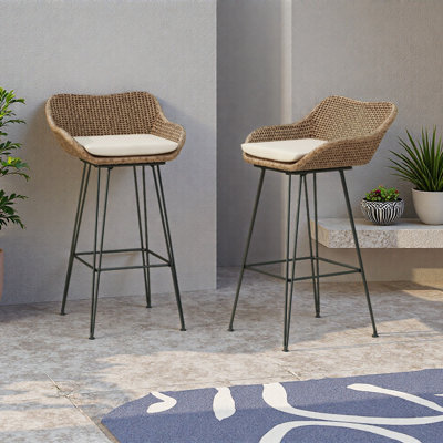 Ensemble de 2 tabourets de bar 29,25 po en osier et fer à dossier bas pour l'extérieur