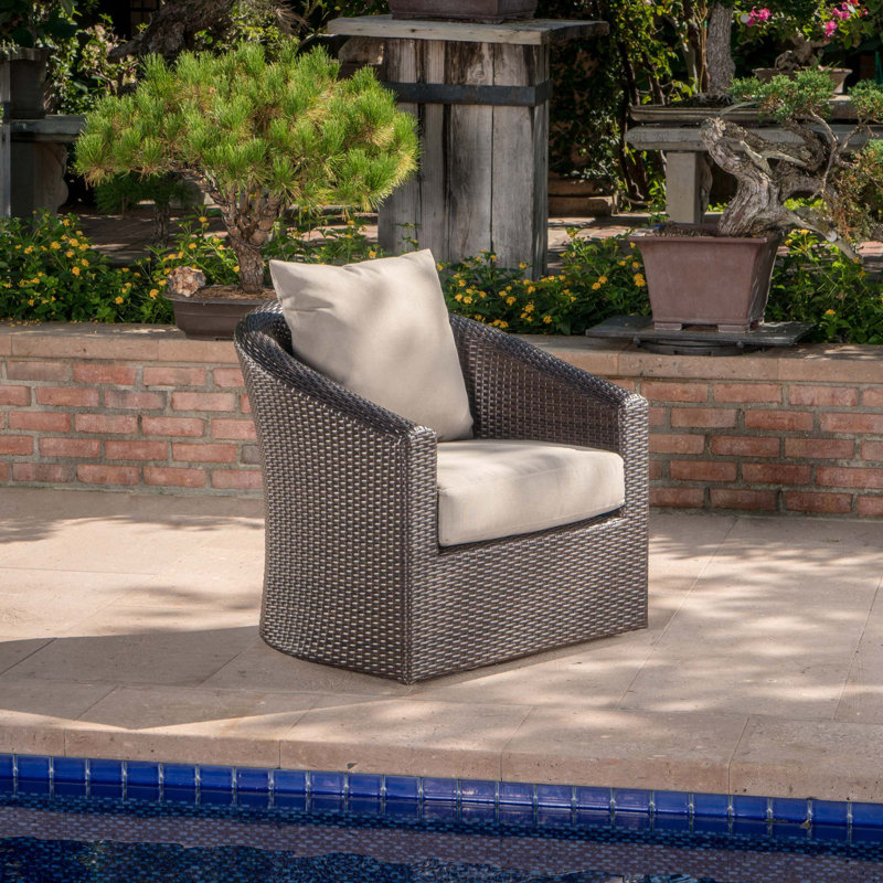 CHAISE CLUB PIVOTANTE DARIUS, Coussin beige / structure brune