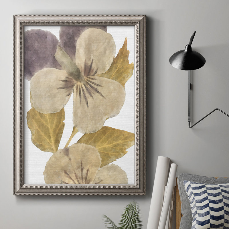«Neutral Pansy I», reproduction d'art sur toile encadrée, H 36 po x l 24 po x P 2,5 po