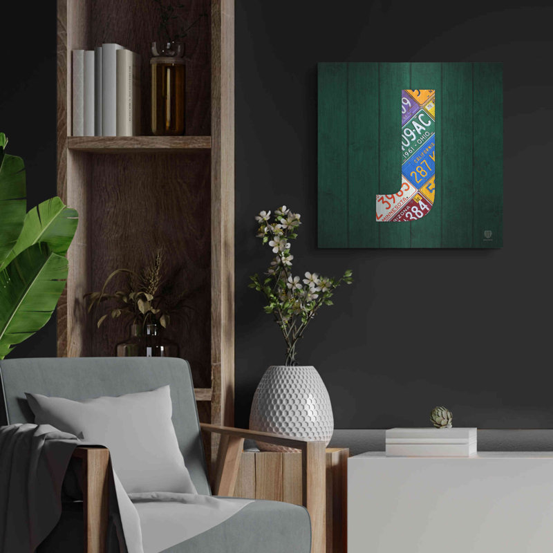«J» par Design Turnpike, H 24 po x l 24 po