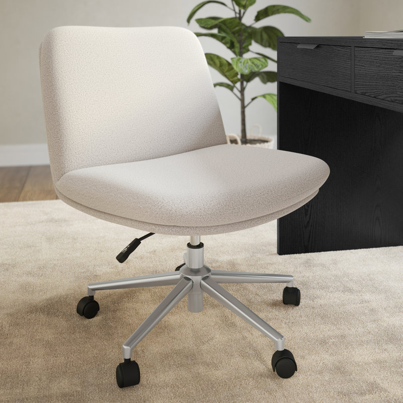 Fauteuil de bureau pivotant avec siège large Martha Stewart Eloise, Gris / blanc, Nickel poli