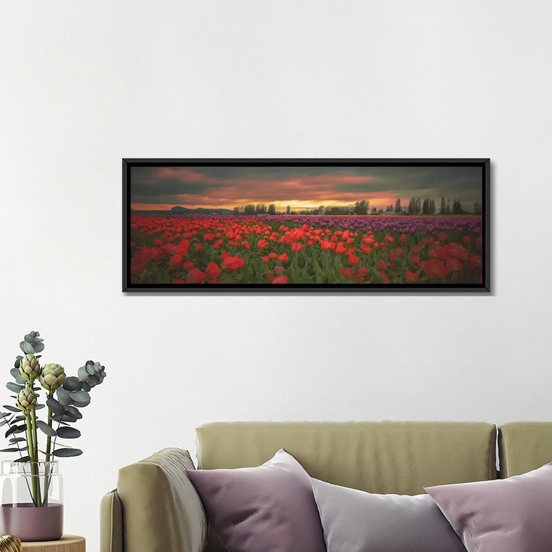 « tulips éclairez grâce », reproduction de photo sur toile, H 14 po x l 16 po x P 48 po, Toile avec cadre noir
