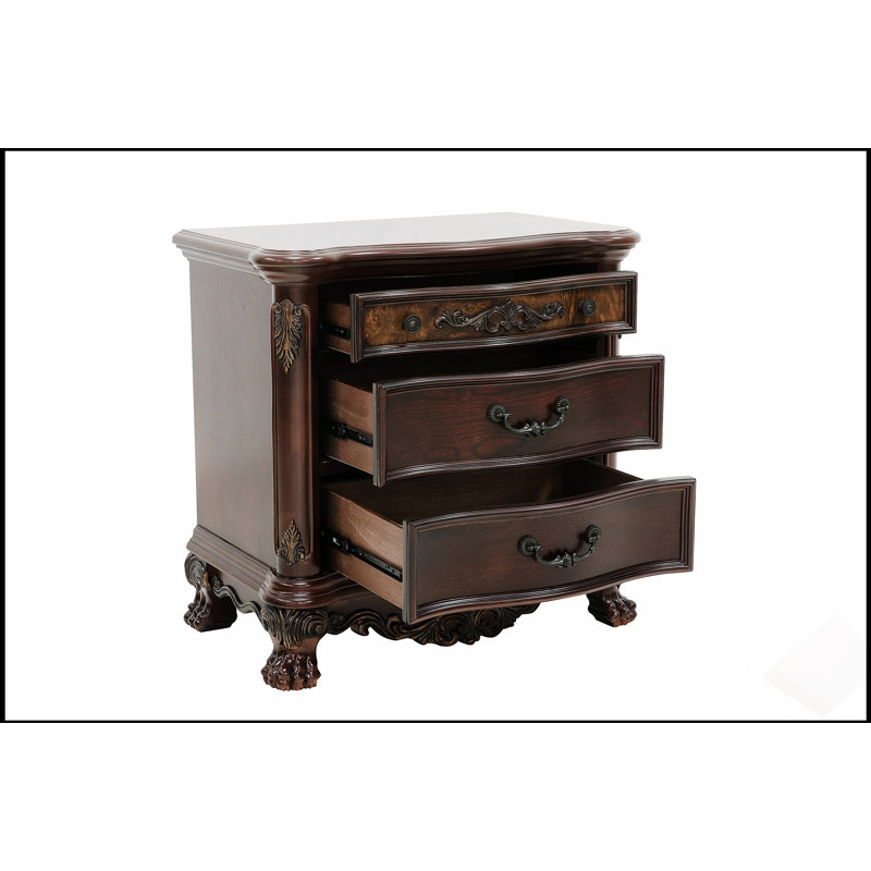 Élégante table de chevet traditionnelle à 3 tiroirs et basculement doré, parfaite pour les chambres à coucher formelles et les décors classiques