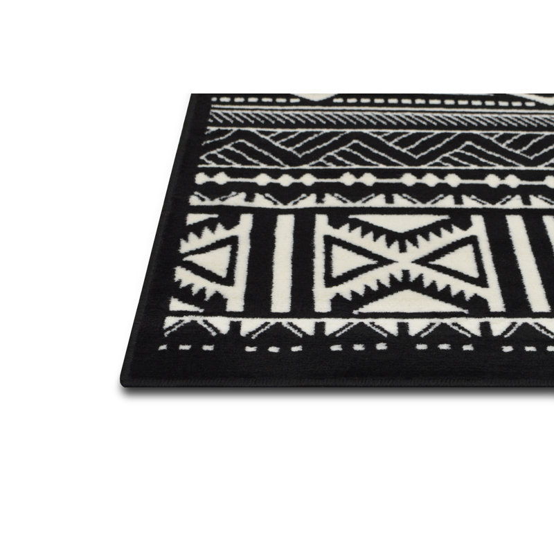 Hohman Southwestern Indoor Rug, Rectangle 5' x 7'