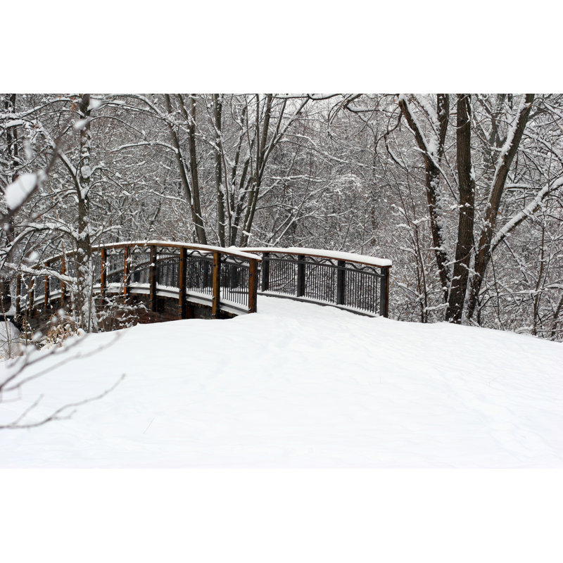 Un pont enneigé à traverser pour se rendre de l'autre côté par Akaplummer, H 12 po x l 18 po