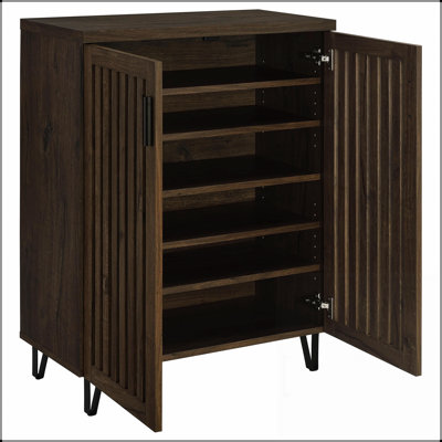 Armoire de rangement à 2 portes en chêne fumé avec lattes verticales, parfaite pour organiser et rehausser les intérieurs modernes
