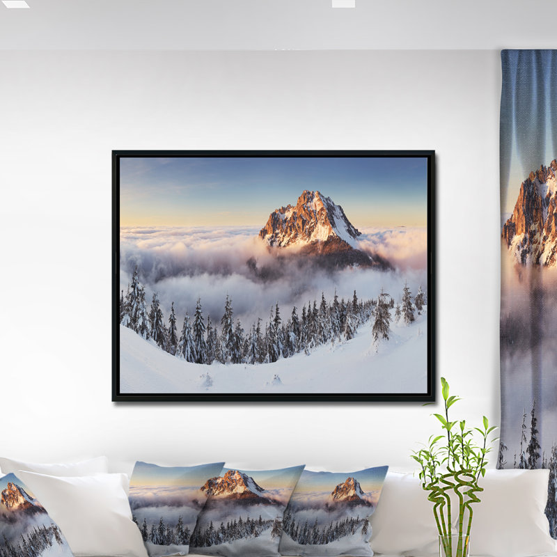 «Winter Mountain Landscape», photographie, H 30 po x l 40 po x P 1,5 po, Toile avec cadre flottant