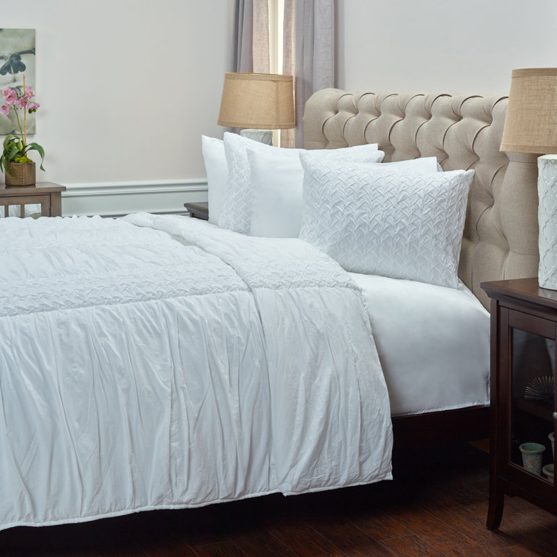 Carly Modern & Contemporary Cotton Quilt, White, Queen