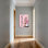 Rétro femme en robe rose assise sur une toilette tenant un miroir avec citation «I'm Ready To Sparkle», reproduction d'art sur toile tendue sur toile, ensemble de 1