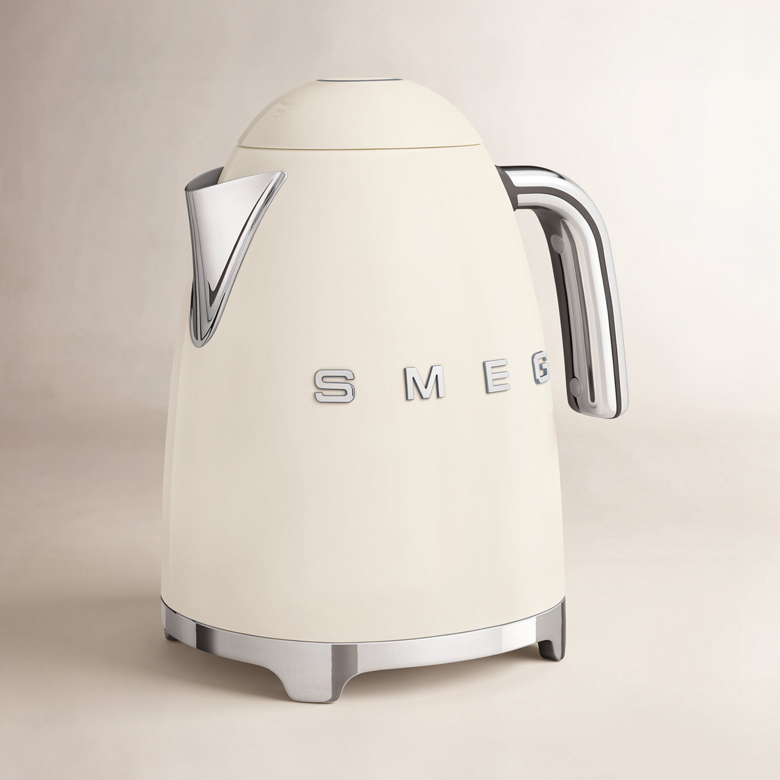 SMEG 50s Style 7-Cup Electric Kettle, Cream