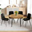 Ensemble de table et de chaises. Table de salle à manger moderne en MDF extensible. Convient pour des rassemblements de différentes tailles. Assorti de 4 chaises en polyuréthane artificielles noires avec coussins incurvés.-303791773