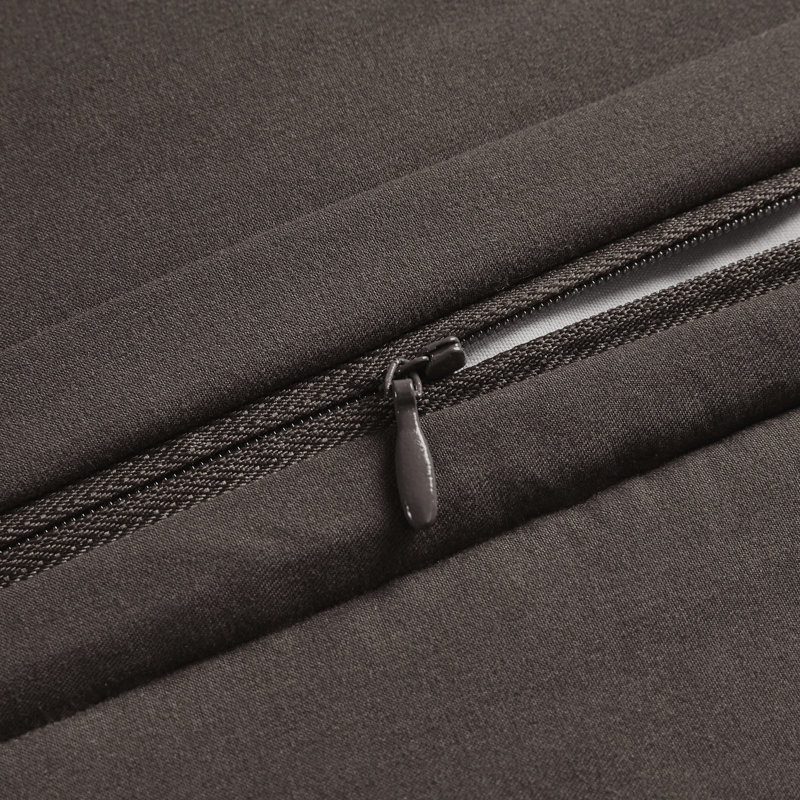 Édredon très grand bourgogne - 4 pièces Comprend 1 édredon, 2 taies décoratives, Apparence de chenille. Fonction de revers solide. Taies décoratives à fermeture à glissière. Satin antique enchanteur 100%. Pièce de taille. Comprend un produit important