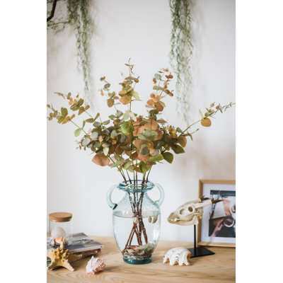 Tiges de eucalyptus d’automne, douilles et pulvérisateurs