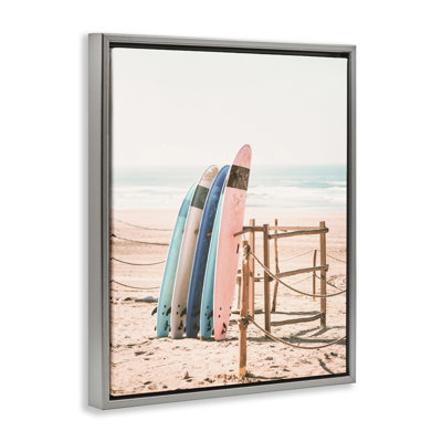 Cadre flottant rétro avec planches de surf de plage, design par Sissi et Seb