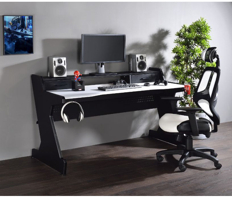 GAMING DESK