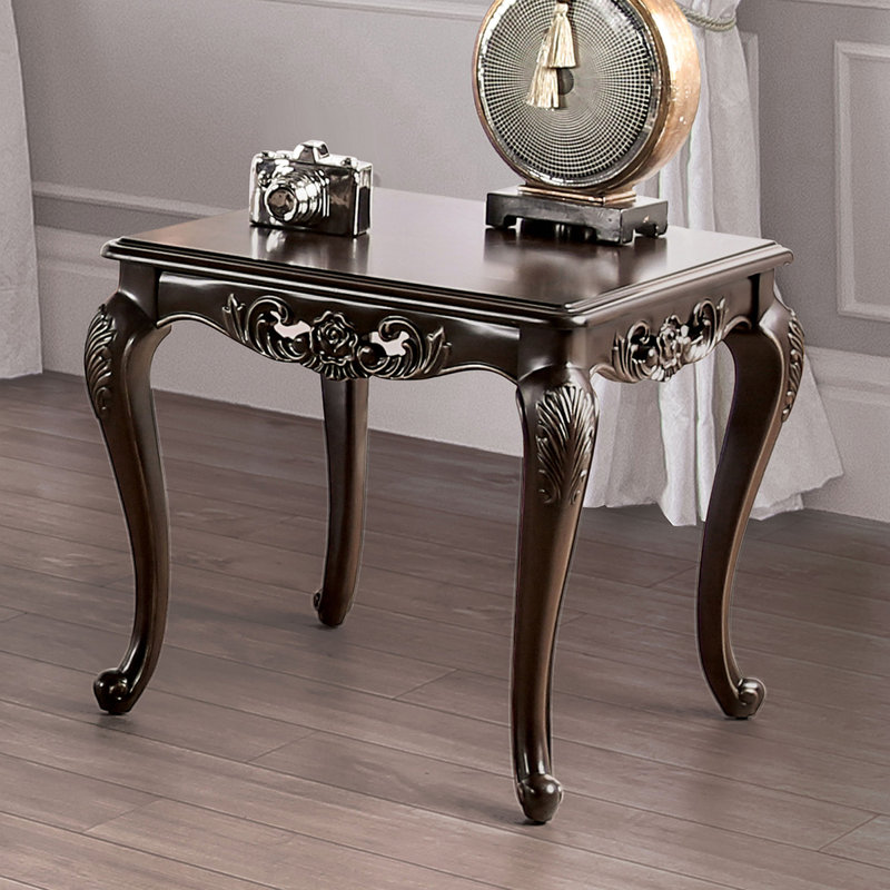 Table de bout de style traditionnel avec structure en bois massif et pieds courbés avec détails sculptés Java