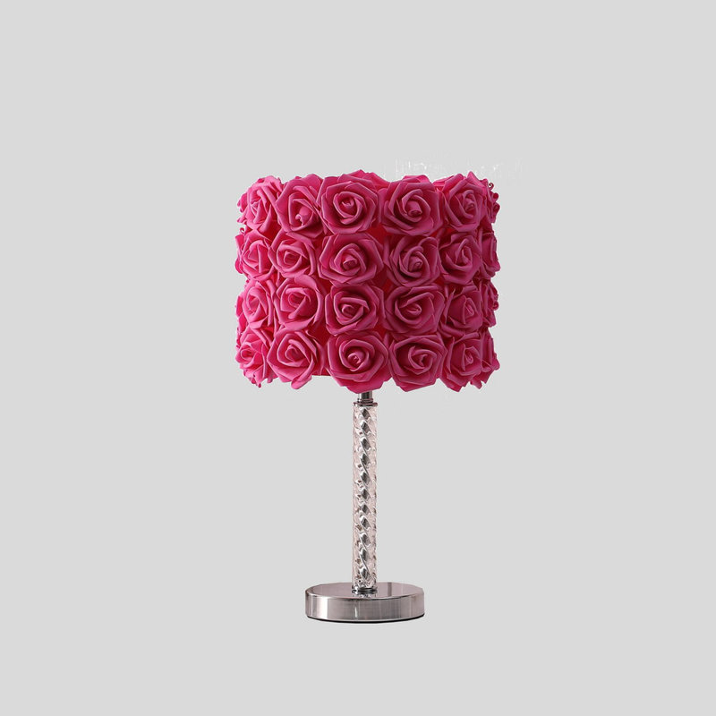 Lampe de table en métal / acrylique 18,25 po Red Roses in Bloom, Rouge