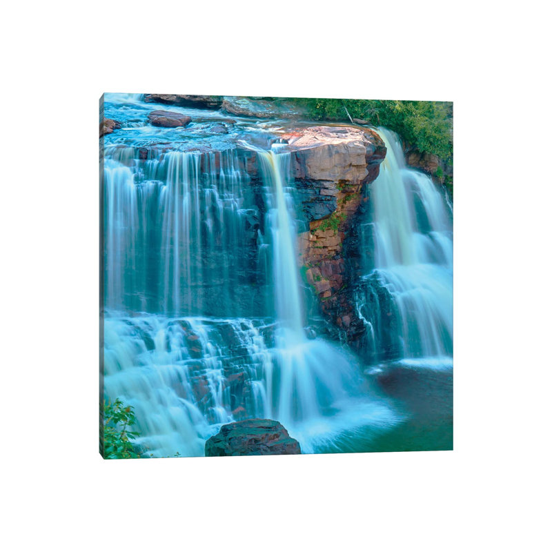 «Waterfall Portrait II» par James McLoughlin - reproduction de photo sur toile tendue, H 12 po x l 12 po x P 0,75 po