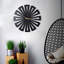 Horloge murale élégante en métal, 19,7 po x 19,7 po, noir | Fabrication 100% métal, épaisseur: 0,08 pouce | Mécanisme silencieux, facile à suspendre | Parfait pour la décoration intérieure et les espaces de bureau, fonctionne à piles (1 AA, non incluse)