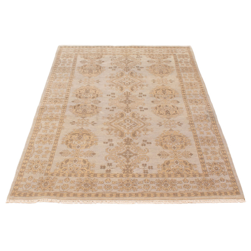 Tapis unique gris clair de 6 pi 0 po x 9 pi Alannis