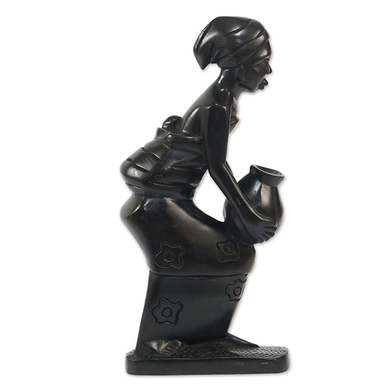Figurine assidue en bois d'ébène mère