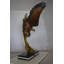 Statue aigle en bronze par Aribu - Taille: L 16 po x l 7 po x H 20 po.