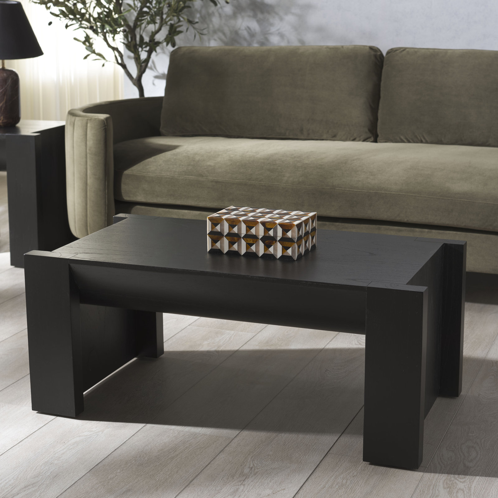 Ghavin 39" Coffee Table, Black