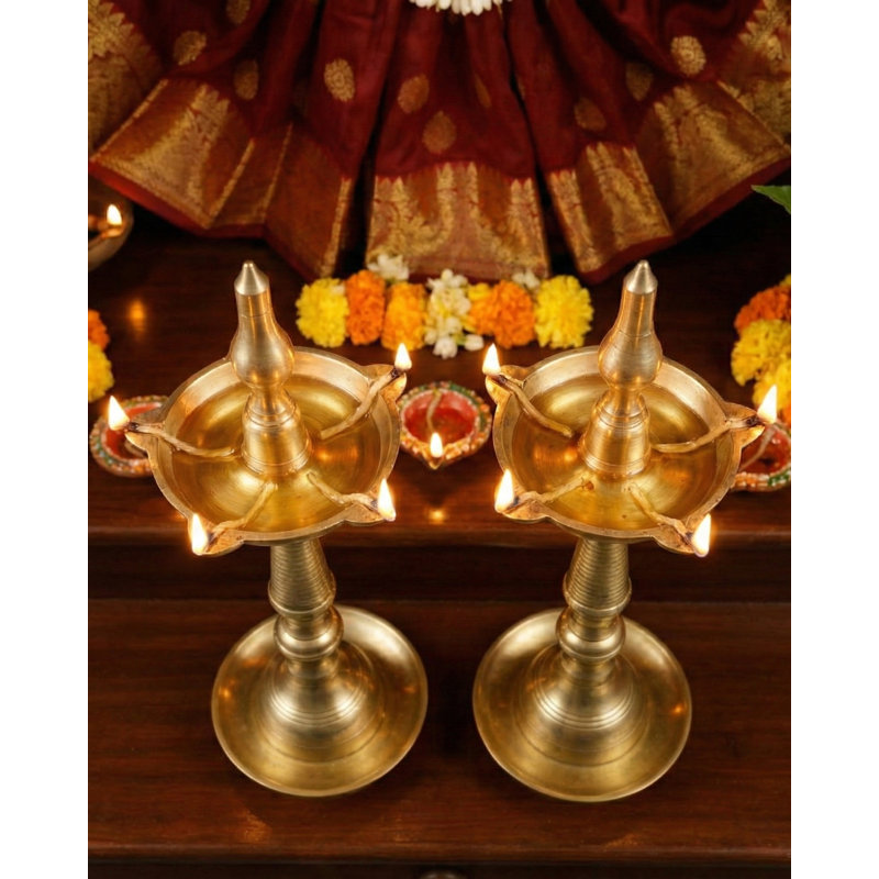 Paire de lampes à huile en laiton 13 po Nilavilakku de 13 po à cinq mèches - lampes de style traditionnel Kathakali de style théâtre pour décor de fête à la maison (paire)