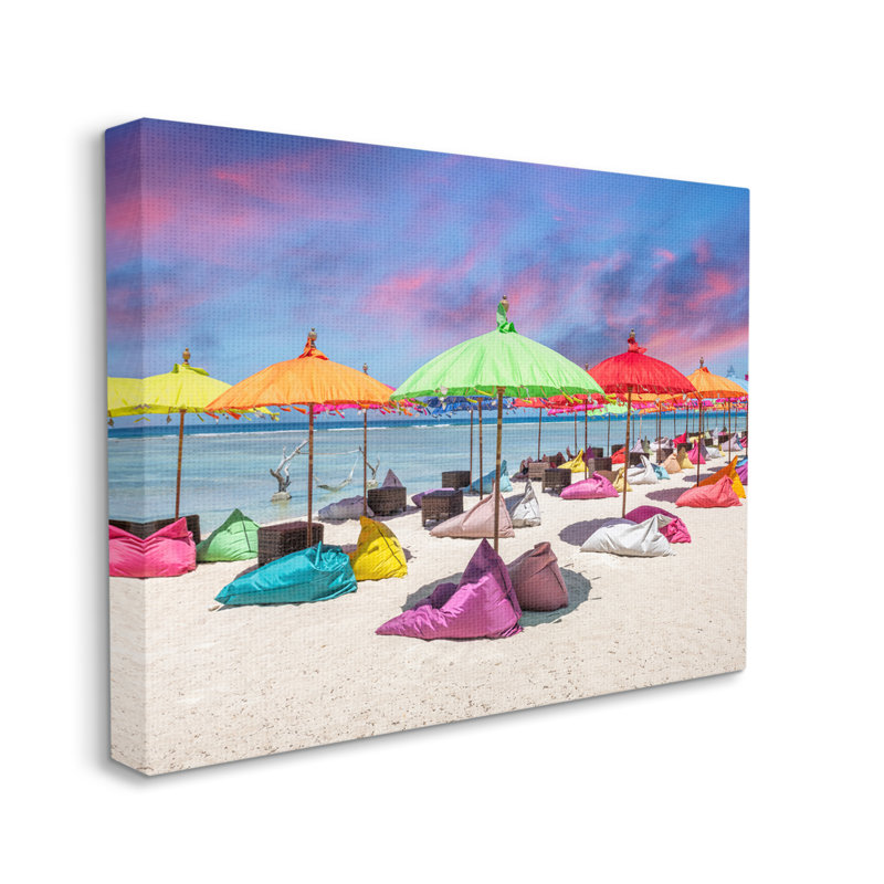 «Highland Dunes Beach Umbrellas On Shore On» par Silver Print, H 36 po x l 48 po x P 1,5 po