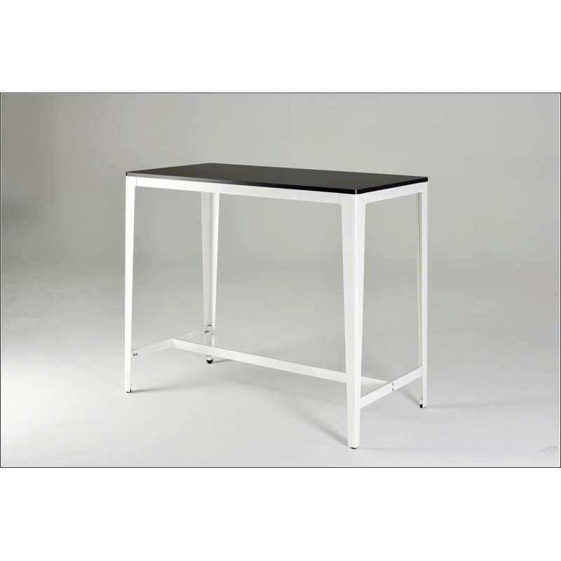 Table de style campagnard minimaliste à hauteur de comptoir