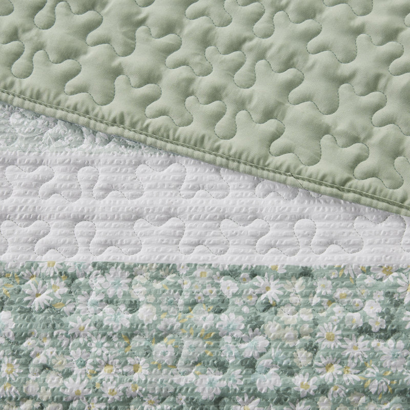 Ensemble de courtepointe très élégante avec coussin décoratif