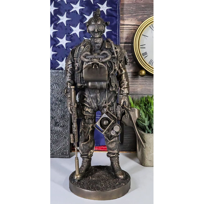 Barnerd Figurines & Sculptures