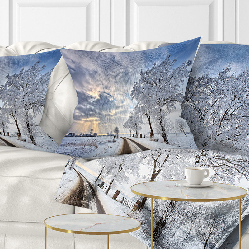 Coussin imprimé Cloudscape in Winter Terrain, 16 po x 16 po, Coussin décoratif